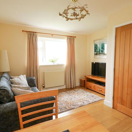 Llain Bach Apartment Клангефни Екстериор снимка