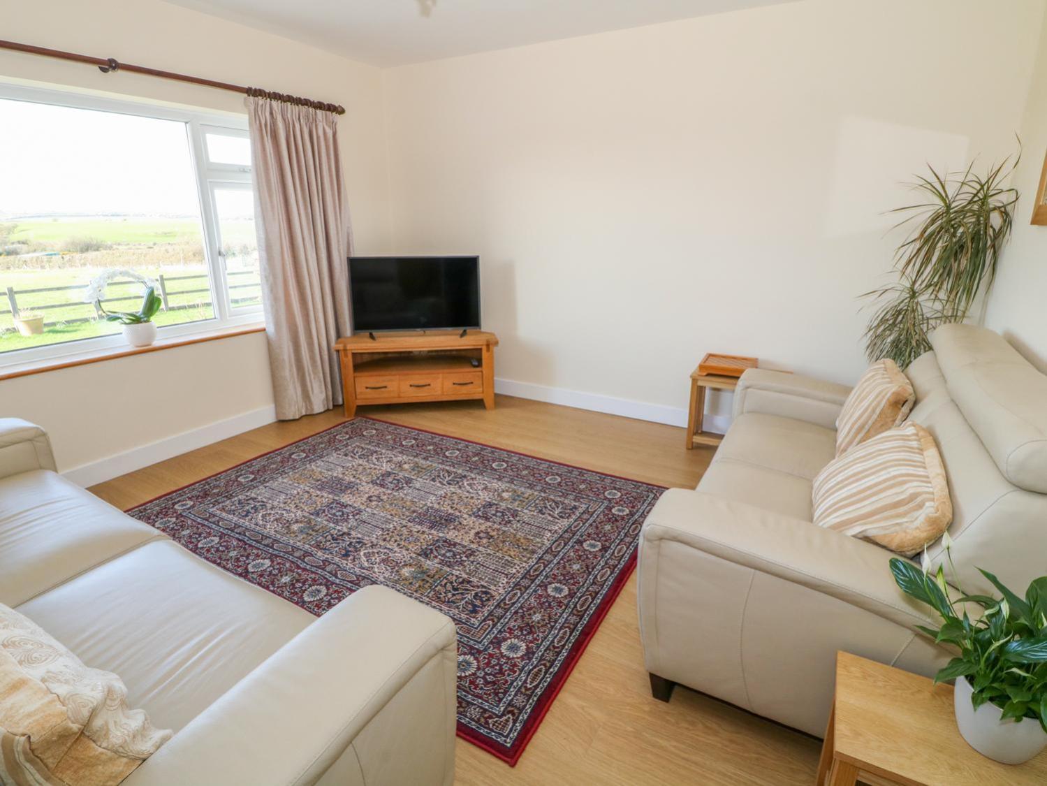 Llain Bach Apartment Клангефни Екстериор снимка